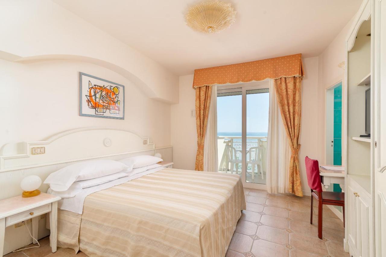Universal Hotel Cervia Exterior foto