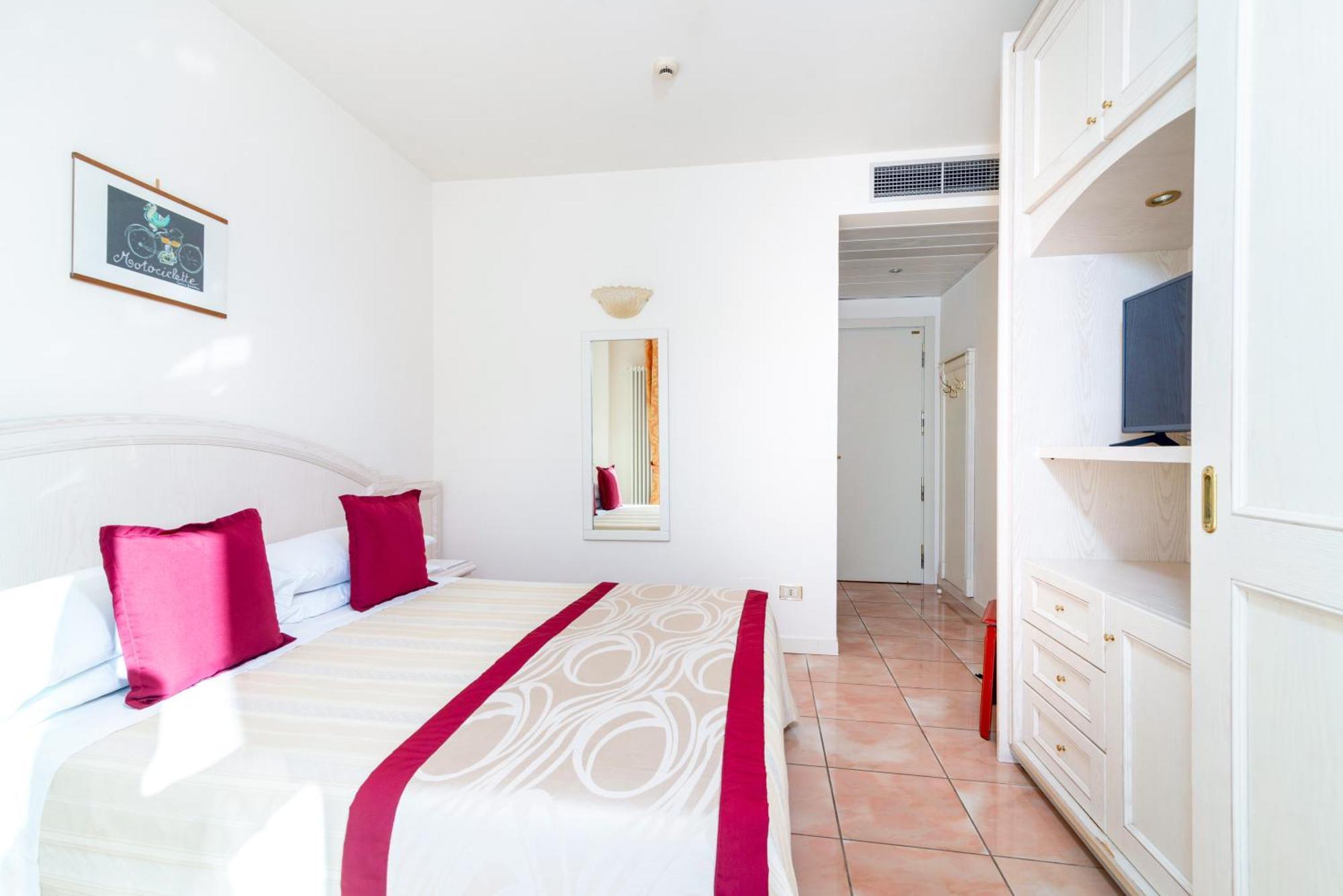 Universal Hotel Cervia Exterior foto